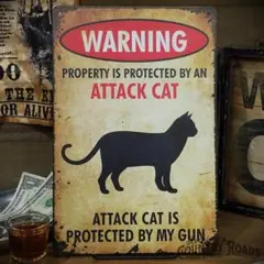 〖ブリキ看板〗この敷地は狂暴な猫が守っていて、猫は私の銃が守っている/20x30