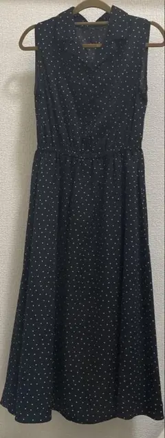 【アースミュージック&エコロジー】黒ドット柄ノースリーブロングワンピース