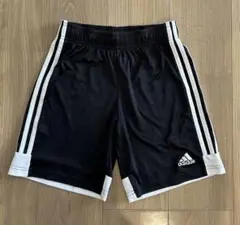 adidasアディダスキッズ　ハーフショートパンツサイズ150