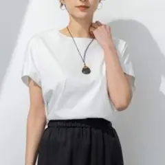 美品23区 32【汗じみ防止/洗える】スムースデザインフレンチスリーブTシャツ