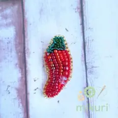 赤唐辛子のビーズ刺繍ブローチ
