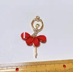 バレリーナ　ペンダントップ　　レッド