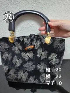 （最終値）黒色の柄のあるトートバッグ