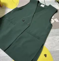 ローリーズファーム　サイドスリットジレ　グリーン