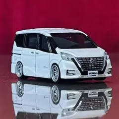 ラスト1品！トミカ　セレナ　HFC27 後期　ローダウンカスタム仕様 うさパパ様専用！トミカ セレナ HFC27 後期 ローダウンカスタム
