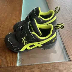 asics キッズスニーカー 黒/黄 ベルクロ