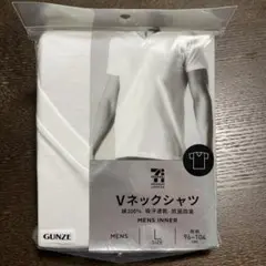 Vネックシャツ