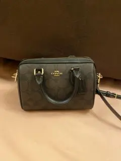 COACH ブラックレザーショルダーバッグ