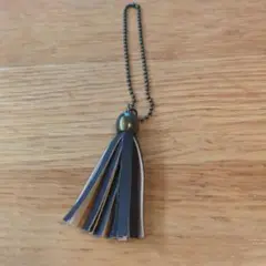 合皮　タッセル