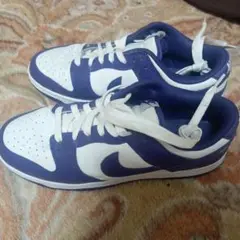 Nike ホワイト/パープル スニーカー