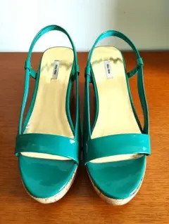 miumiuサンダル