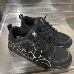 激レア品 Kaws x DC Shoes | Chum スニーカー（カウズ/黒） 2025年最新】DC KAWSの人気アイテム - メルカリ