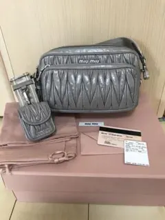 ミュウミュウ ミニポーチ付きショルダーバッグ