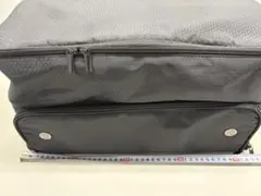 二層式 ゴルフ車トランクオーガナイザー 2足の靴用の独立したコンパートメント付き