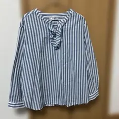 ストライイプシャツ　可愛い　胸元フリル　青×白　夏　涼しい