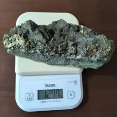 金属的光沢の原石 1277g