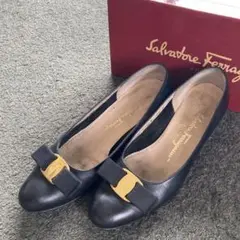 Salvatore Ferragamo ブラックリボンパンプス　24.5