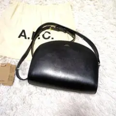 APC ブラック ハーフムーンバッグ 本革 ショルダーバッグ　巾着・タグ付