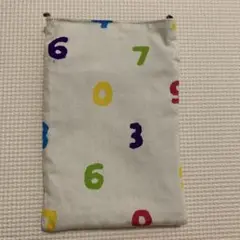 数字模様のキルティングポーチ