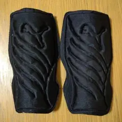 サッカー すね当て 黒