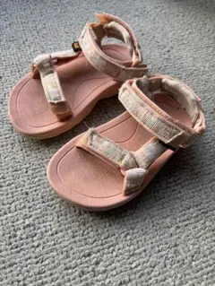 Teva ピンク サンダル