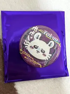 ちいかわ 新宿 トーキョー ホログラム缶バッジ モモンガ
