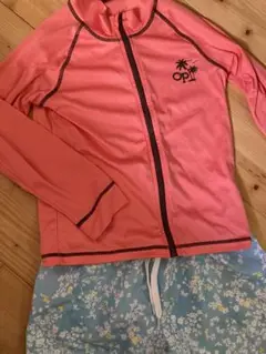 おまけ付⭐︎美品⭐︎140 ラッシュガード