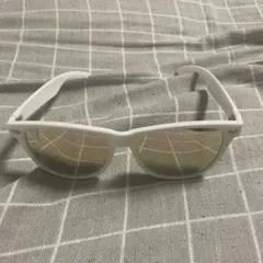 ホワイトフレーム サングラス