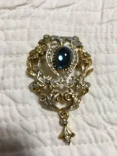 ブローチ