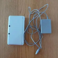 ニンテンドー3DS ホワイト 本体と充電器