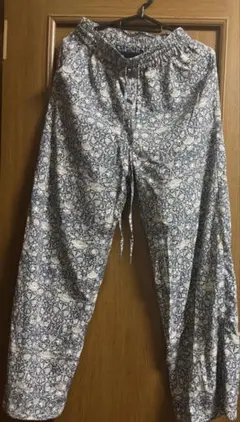 花柄　パンツ　青色