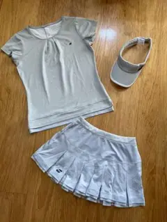 バボラ　テニスウェア　レディースセットアップ　バイザー付き　Lサイズ　薄グレー色