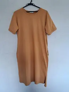 a.v.v standard黄土色 スリット入りワンピース