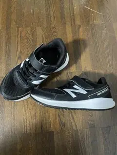 ニューバランス 18cm 黒/W YT570 BW3