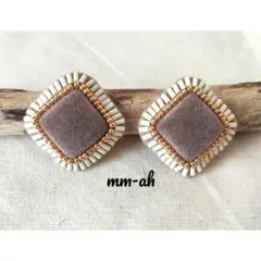 大人可愛いベルベット刺繍ピアス＃ベージュ