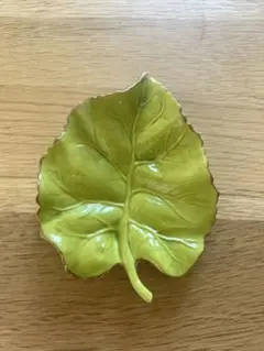イタリア製 Capodimonte（カポディモンテ）リーフ小皿 葉っぱ型