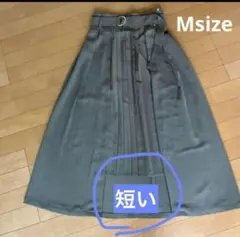 オリーブグリーン アシンメトリー　プリーツスカート Mサイズ　飾りベルト付