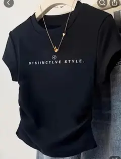 ブラック クルーネック Tシャツ