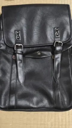 黒 レザー バックパック フラップ付き