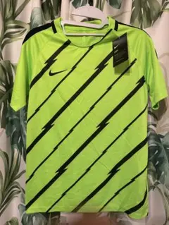 【新品】Nike 蛍光グリーン 稲妻模様 ドライシャツ　キッズ160