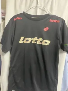 lotto 黒シャツ ロゴ入り