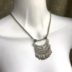 ボヘミアン風フリンジネックレス