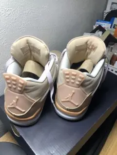 NIKE WMNS AIR JORDAN 4