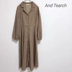 アンドティーチ　幾何学模様シャツワンピース　ロング丈　総柄　ブラウン系　M