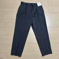 ユニクロ タックテーパードパンツ　新品　未使用