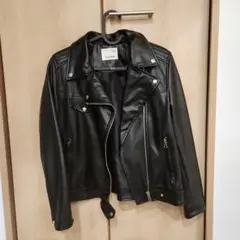 zara黒のライダースジャケット
