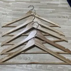 ニトリ かさばりにくい木製ハンガー5本セット 幅45cm