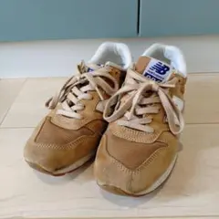 New Balance ベージュ スニーカー