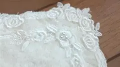 縁バラ刺繍　タオルハンカチ　　　　　　　エレガント　ホワイト　(中古品)