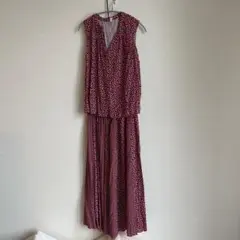 袖なしブラウスとロングスカート